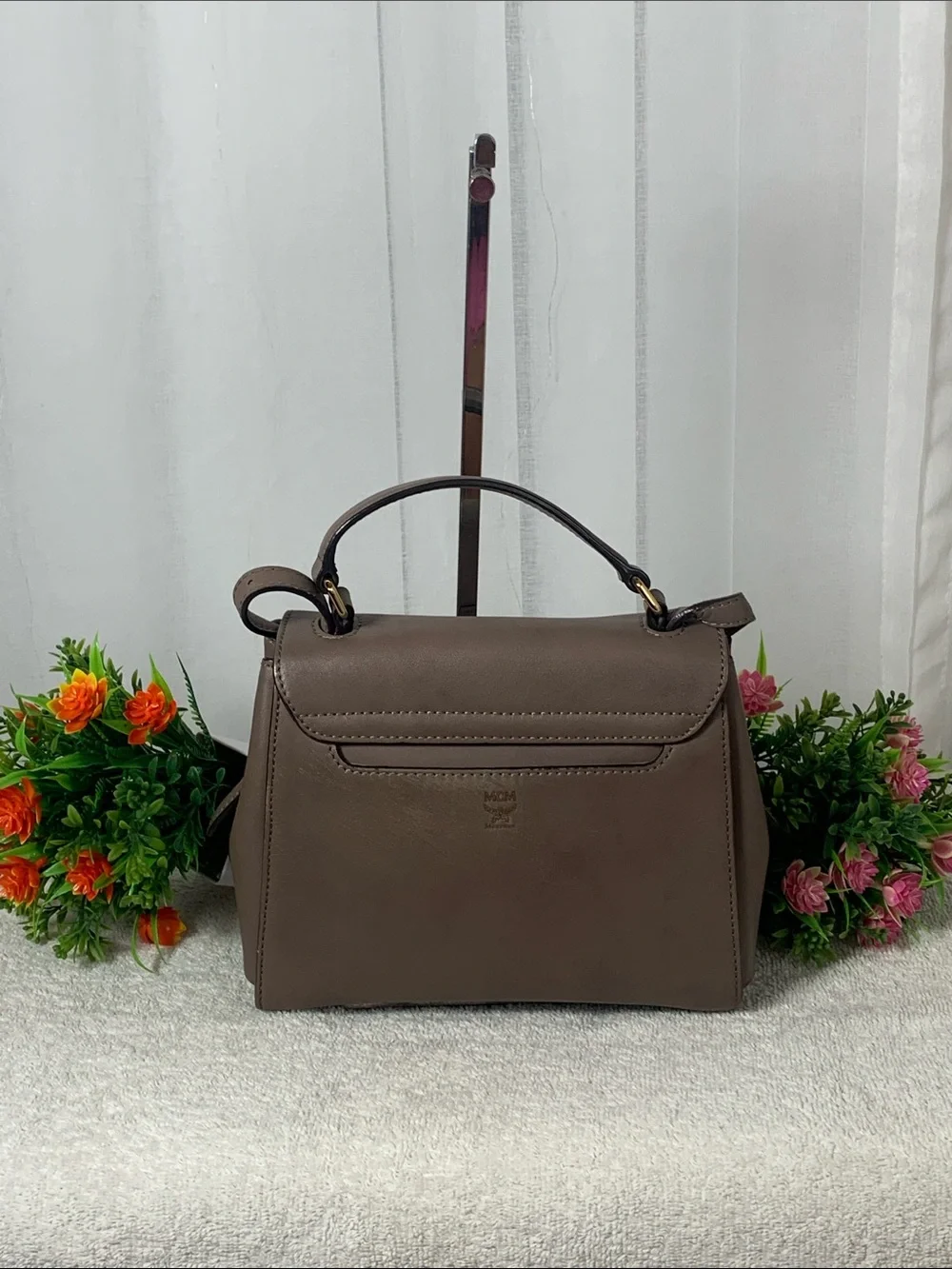 GUC MCM Smooth Leather Flap Top - Handle Bag